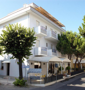 Отель Hotel Lora  Римини